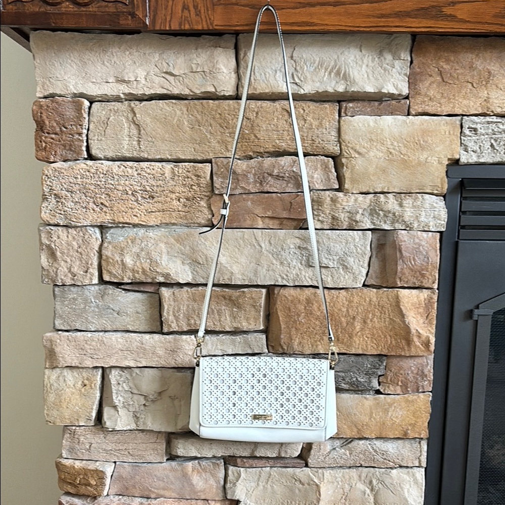 Chic White Textured Crossbody Bag with Chain Strap